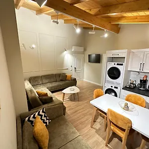 Hotel apartamentowy Arial Penthouse, Wlora